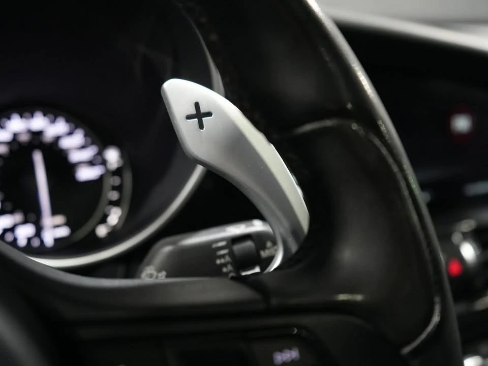 2018 Alfa Romeo Giulia - Image 13 of 20