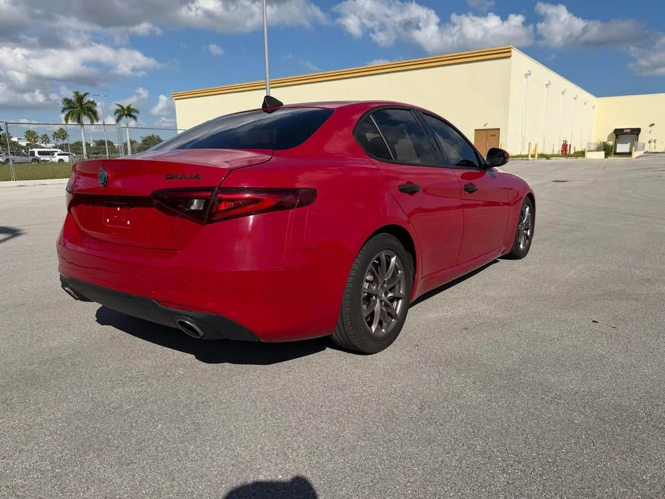 2018 Alfa Romeo Giulia - Image 5 of 10