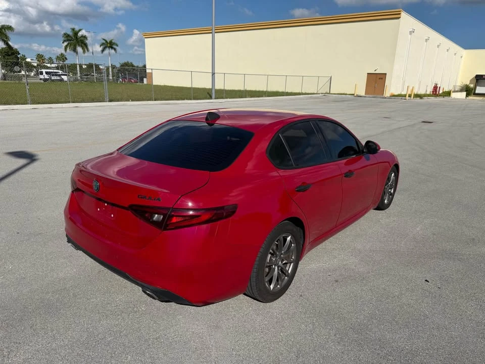 2018 Alfa Romeo Giulia - Image 7 of 10