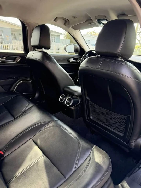 2018 Alfa Romeo Giulia - Image 14 of 17