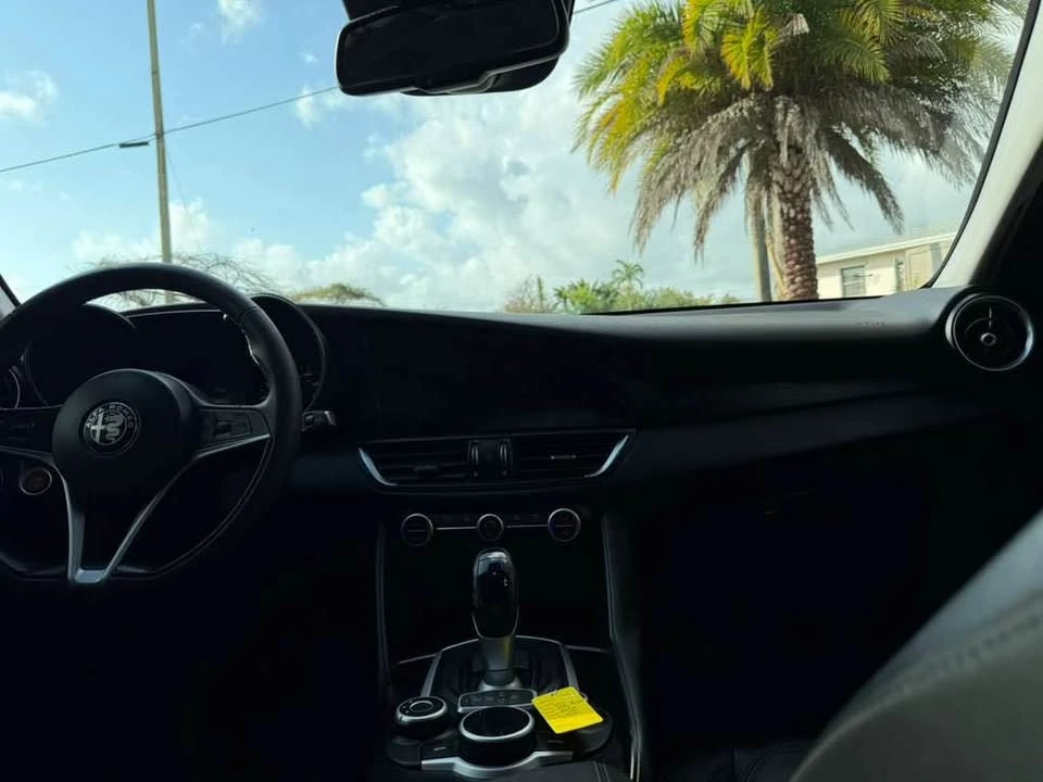2018 Alfa Romeo Giulia - Image 17 of 17