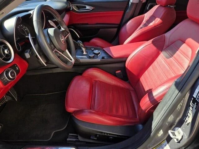 2018 Alfa Romeo Giulia - Image 5 of 10