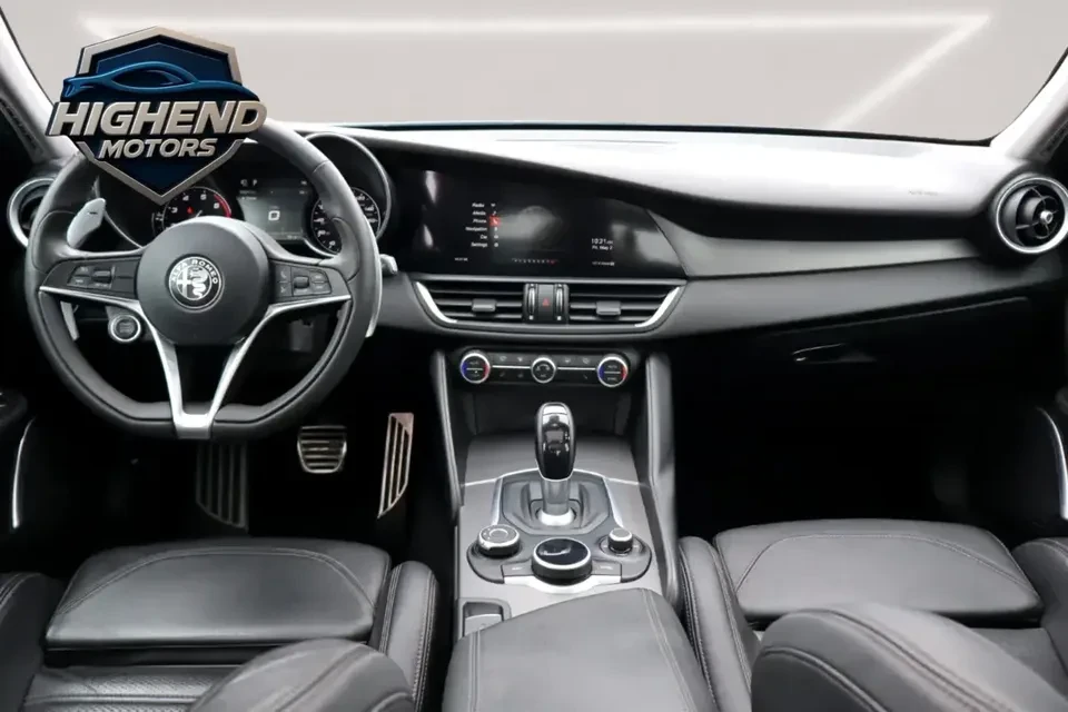 2018 Alfa Romeo Giulia - Image 14 of 15
