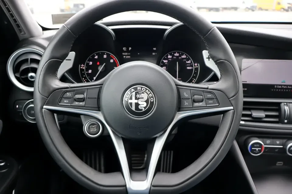 2018 Alfa Romeo Giulia - Image 15 of 15