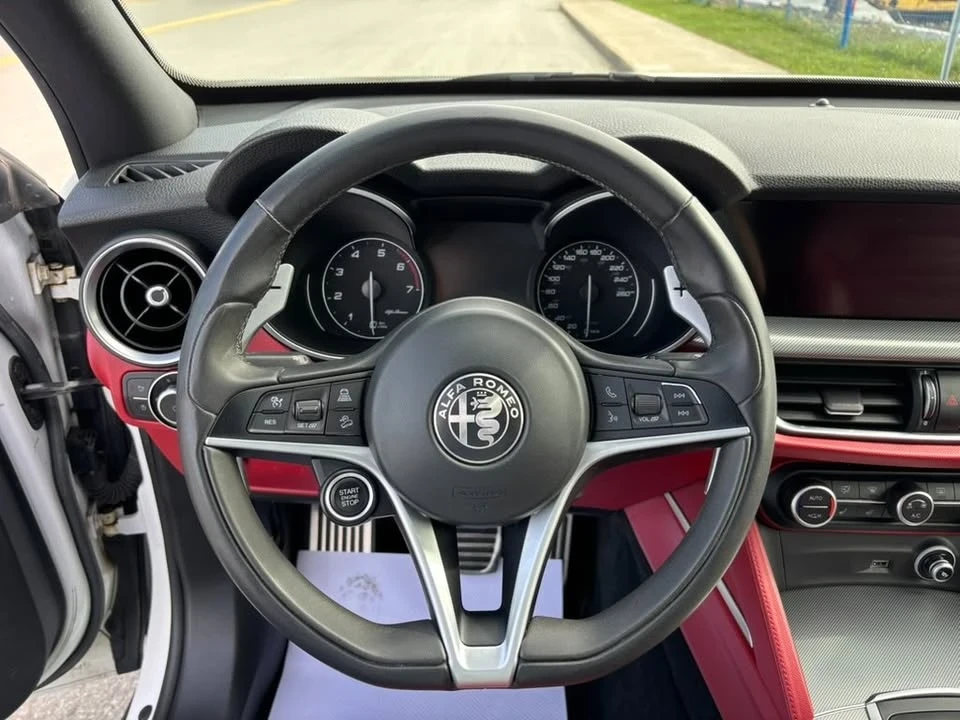 2018 Alfa Romeo Stelvio - Image 13 of 20
