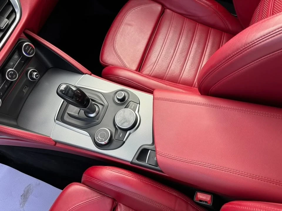 2018 Alfa Romeo Stelvio - Image 17 of 20