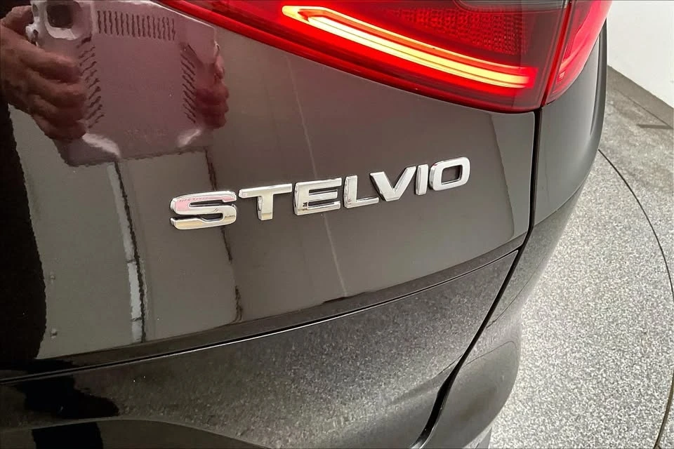2018 Alfa Romeo Stelvio - Image 18 of 19