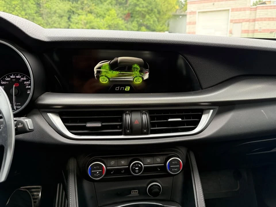 2018 Alfa Romeo Stelvio - Image 16 of 17