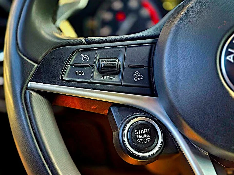 2018 Alfa Romeo Stelvio - Image 13 of 20
