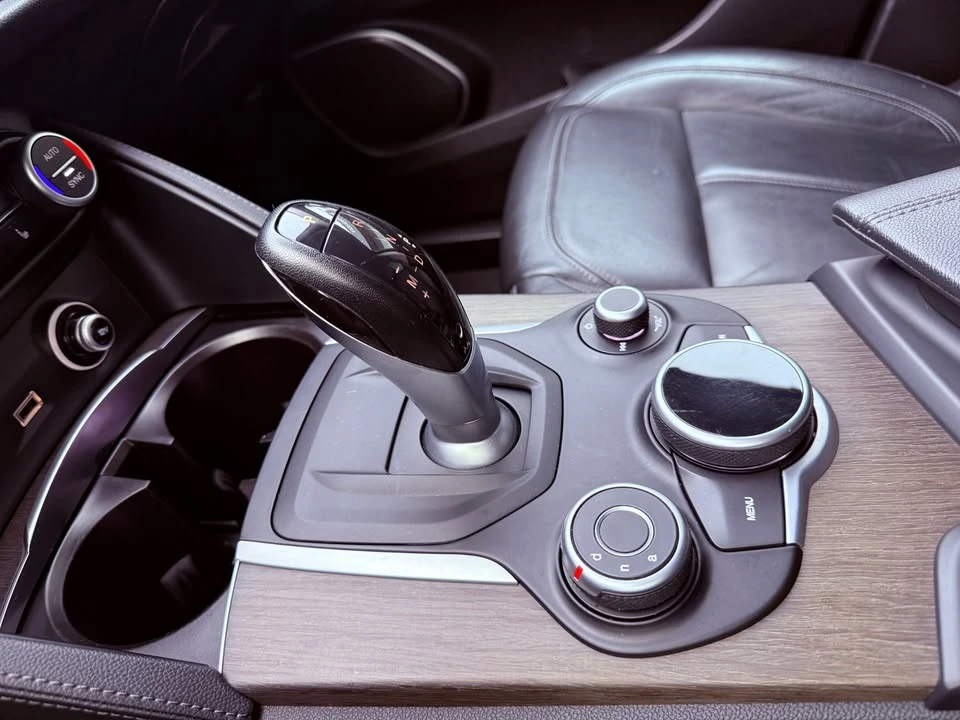 2018 Alfa Romeo Stelvio - Image 15 of 18