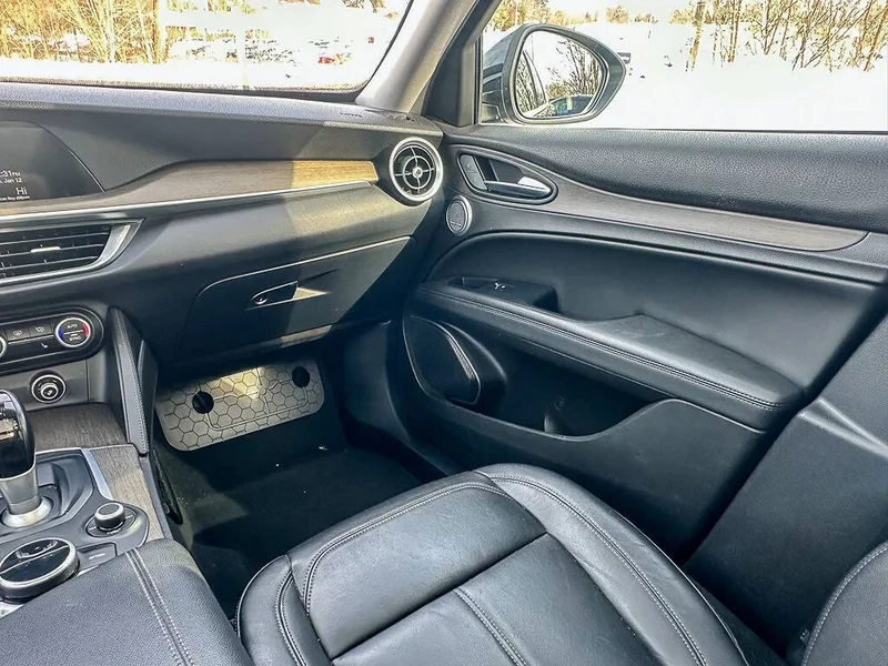 2018 Alfa Romeo Stelvio - Image 11 of 20