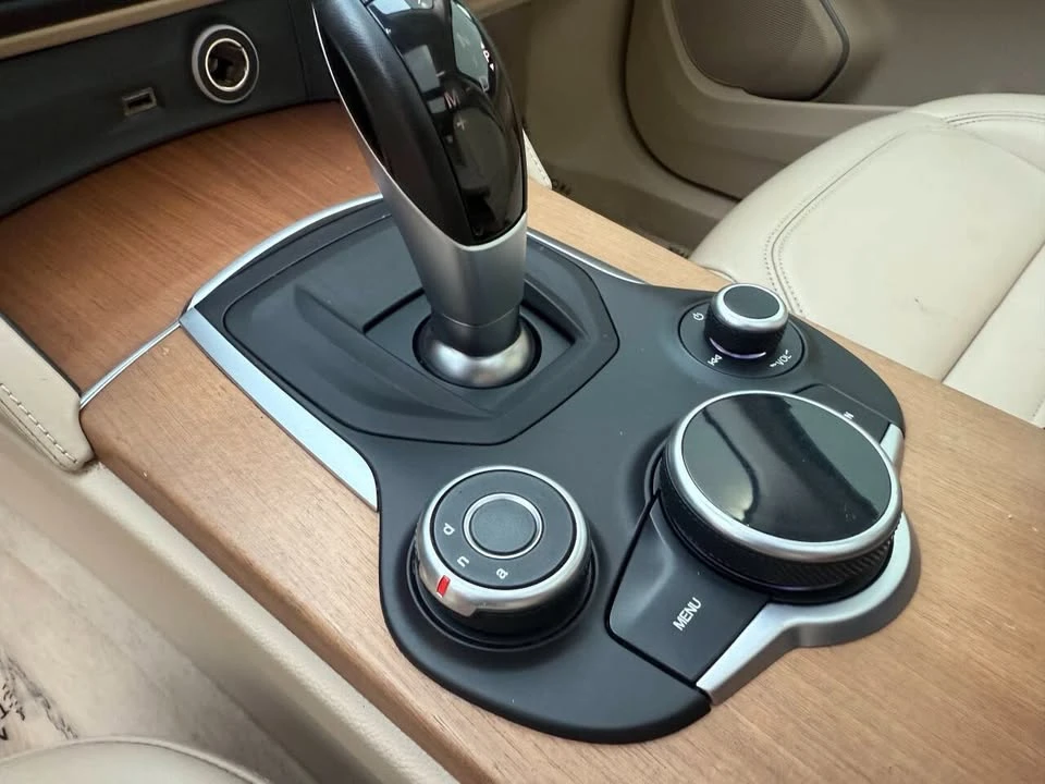 2018 Alfa Romeo Stelvio - Image 16 of 20