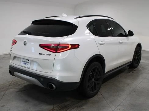 2018 Alfa Romeo Giulia - Image 8 of 18