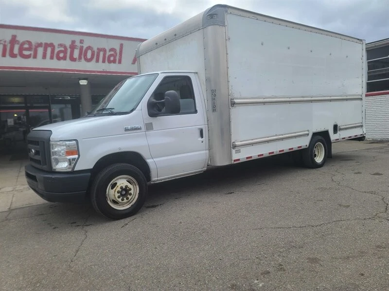 2018 Ford Econoline Van - Image 2 of 4