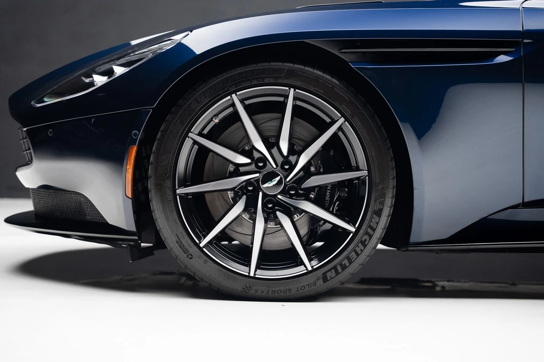 2018 Aston Martin DB11 - Image 19 of 31