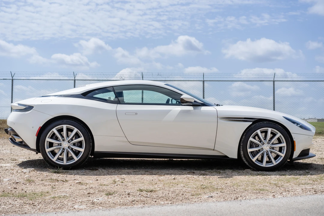 2018 Aston Martin DB11 - Image 19 of 31