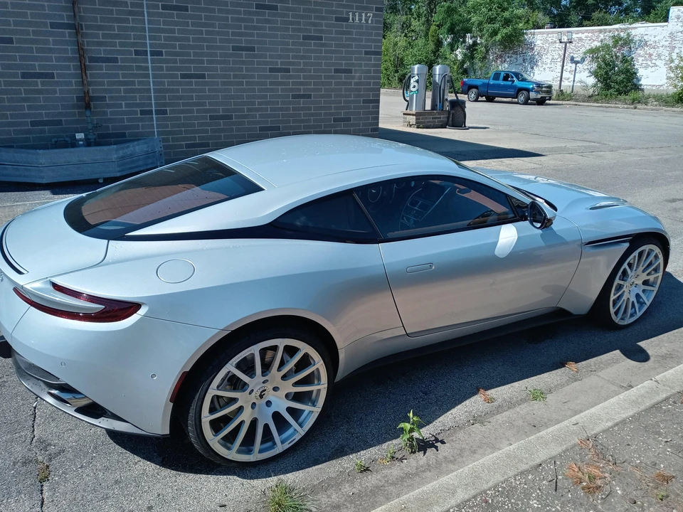 2018 Aston Martin DB11 - Image 12 of 31
