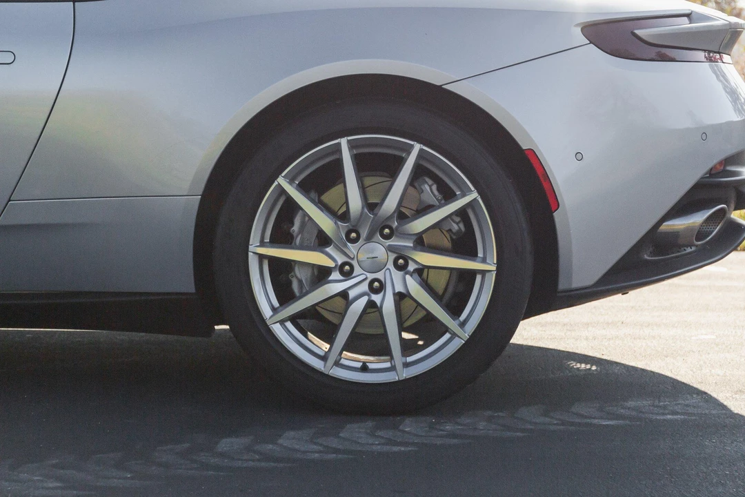 2018 Aston Martin DB11 - Image 27 of 31