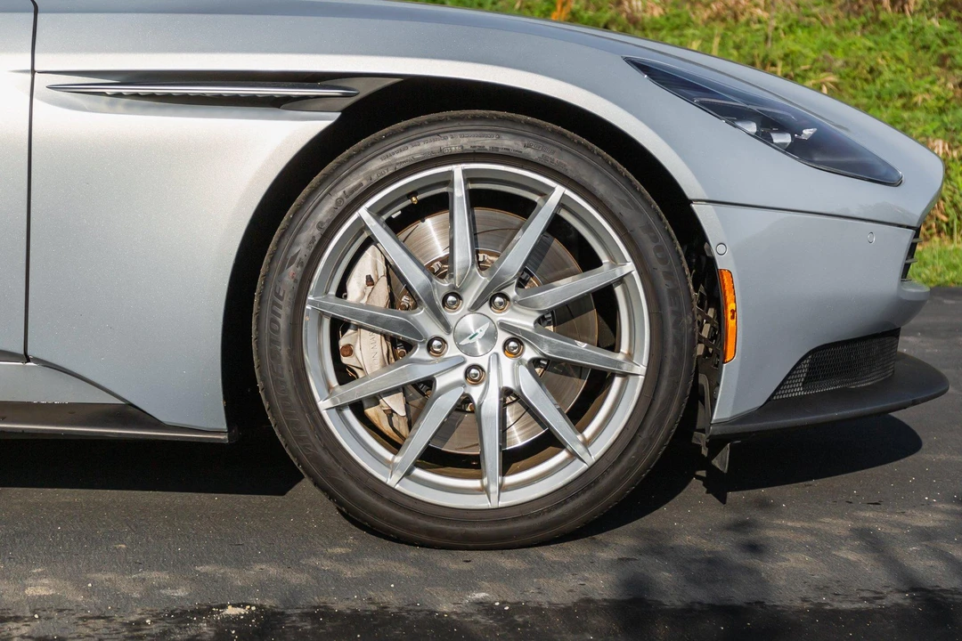 2018 Aston Martin DB11 - Image 29 of 31