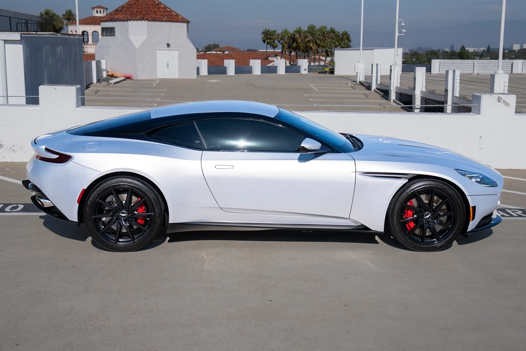 2018 Aston Martin DB11 - Image 17 of 21