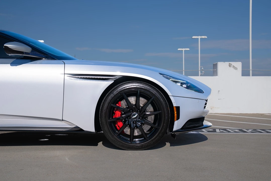 2018 Aston Martin DB11 - Image 19 of 21