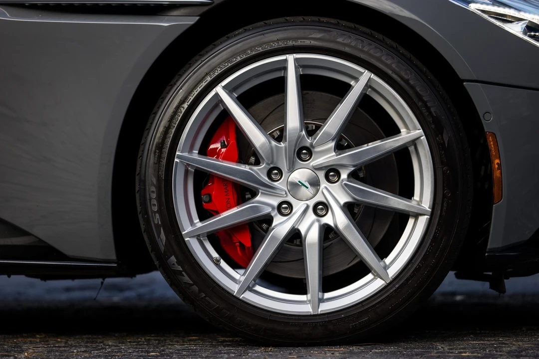 2018 Aston Martin DB11 - Image 30 of 31