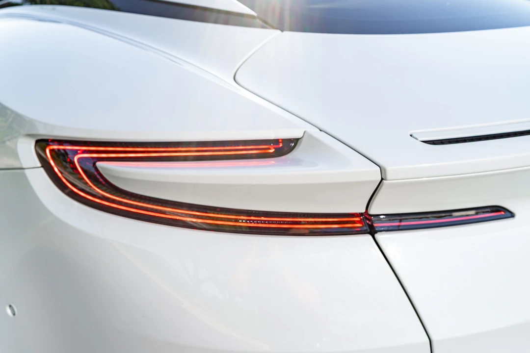 2018 Aston Martin DB11 V12 - Image 19 of 31