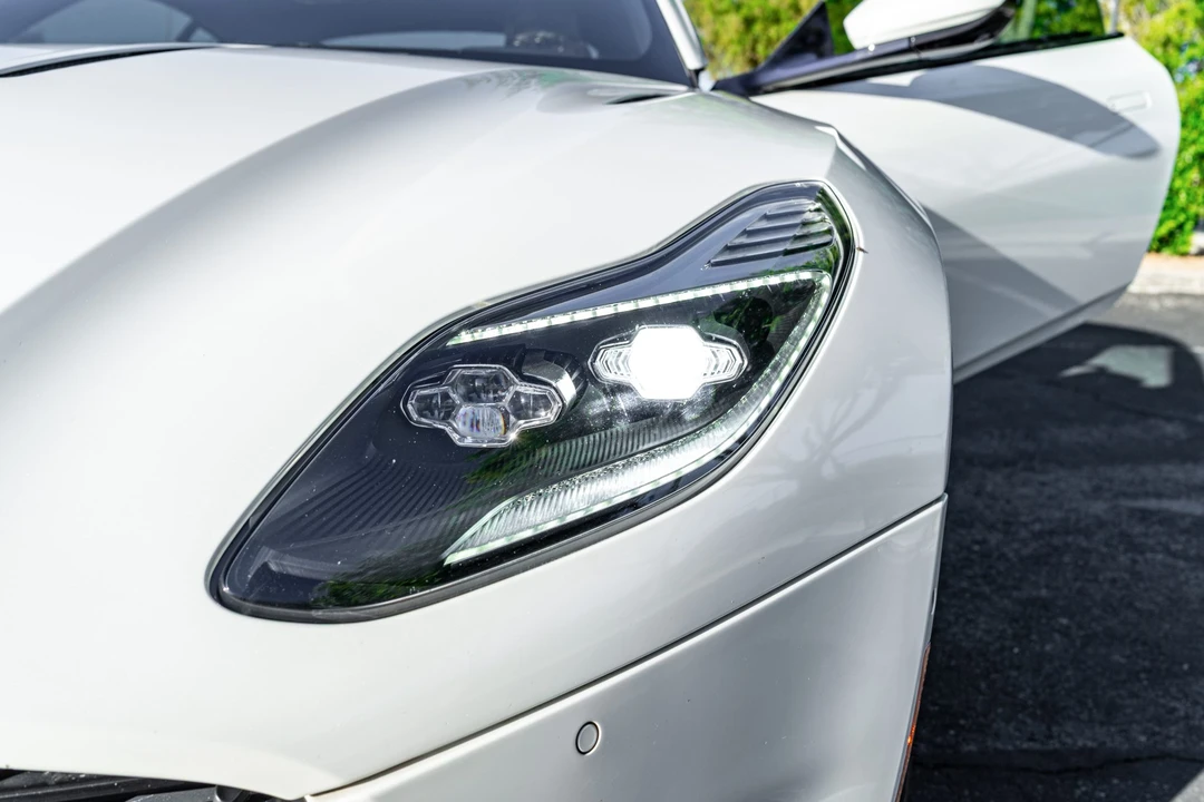 2018 Aston Martin DB11 V12 - Image 17 of 31
