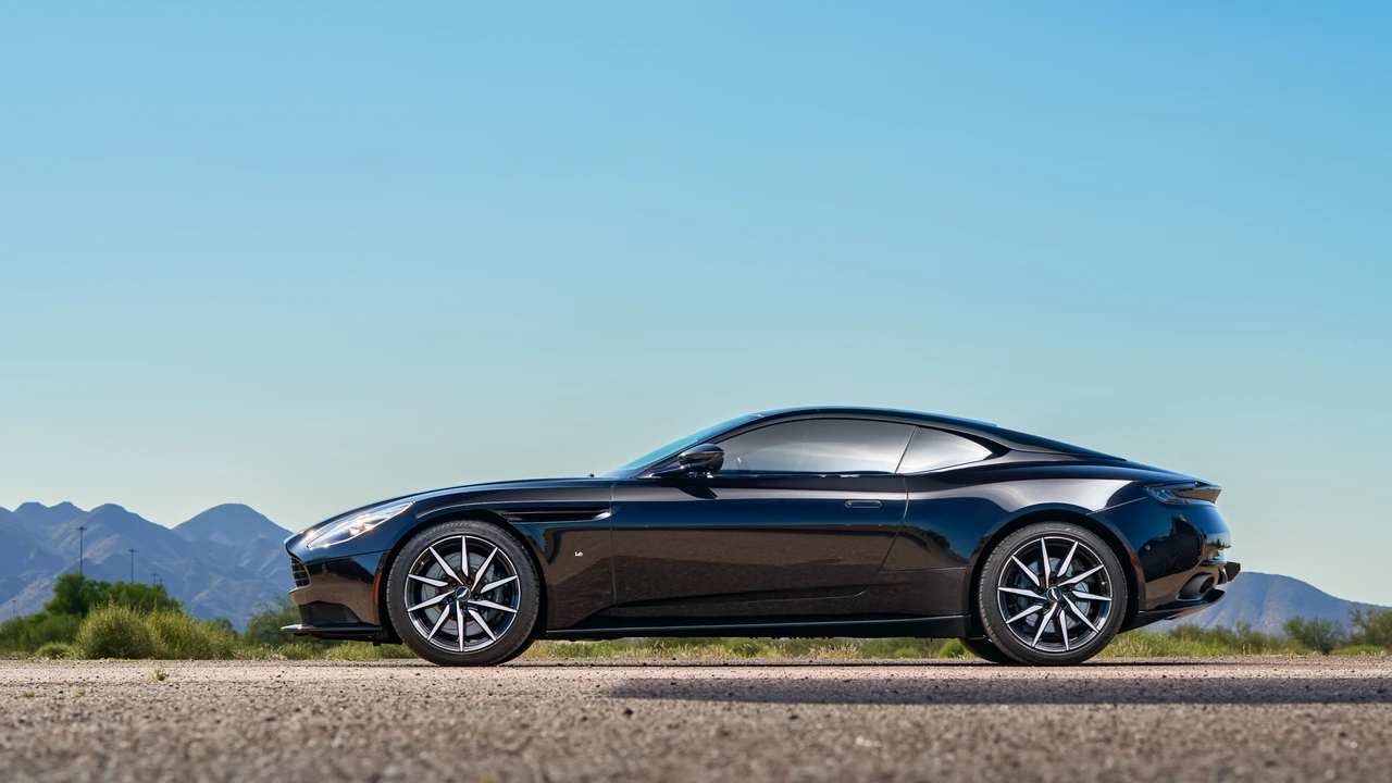 2018 Aston Martin DB11 V12 - Image 15 of 31