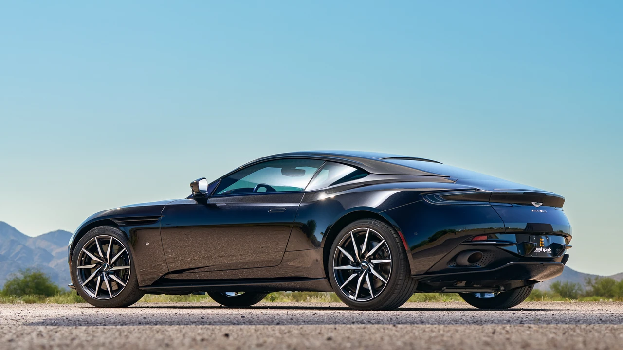 2018 Aston Martin DB11 V12 - Image 25 of 31