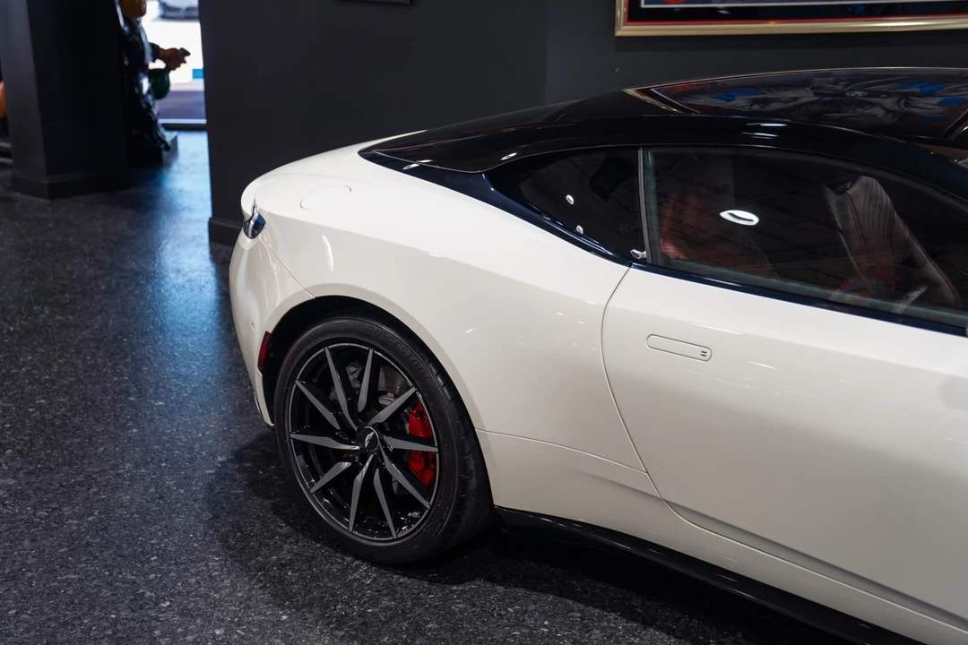 2018 Aston Martin DB11 V12 - Image 17 of 31