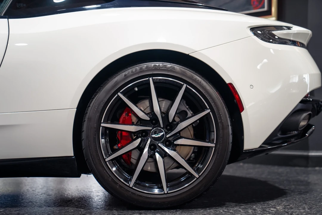 2018 Aston Martin DB11 V12 - Image 18 of 31