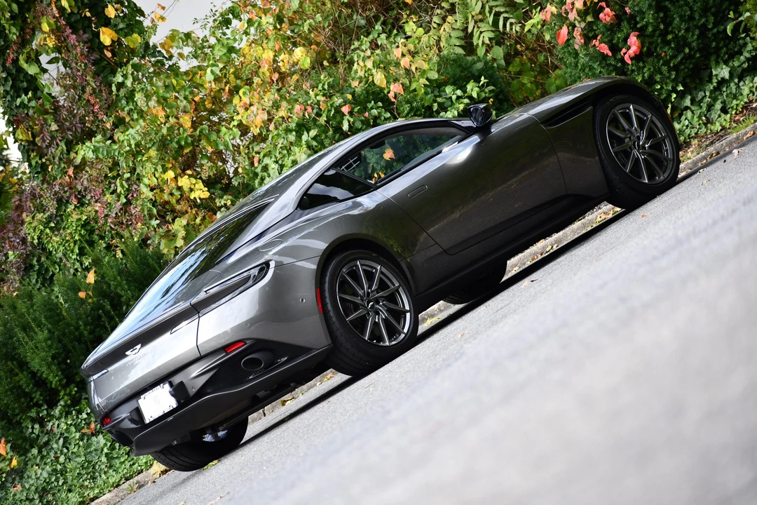 2018 Aston Martin DB11 V8 - Image 17 of 31