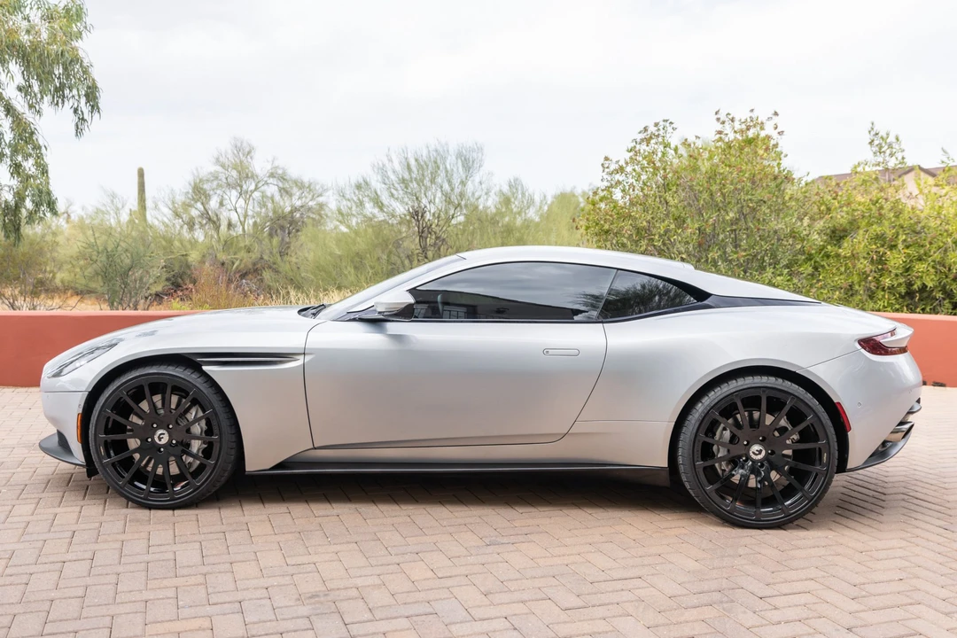 2018 Aston Martin DB11 V8 - Image 9 of 31