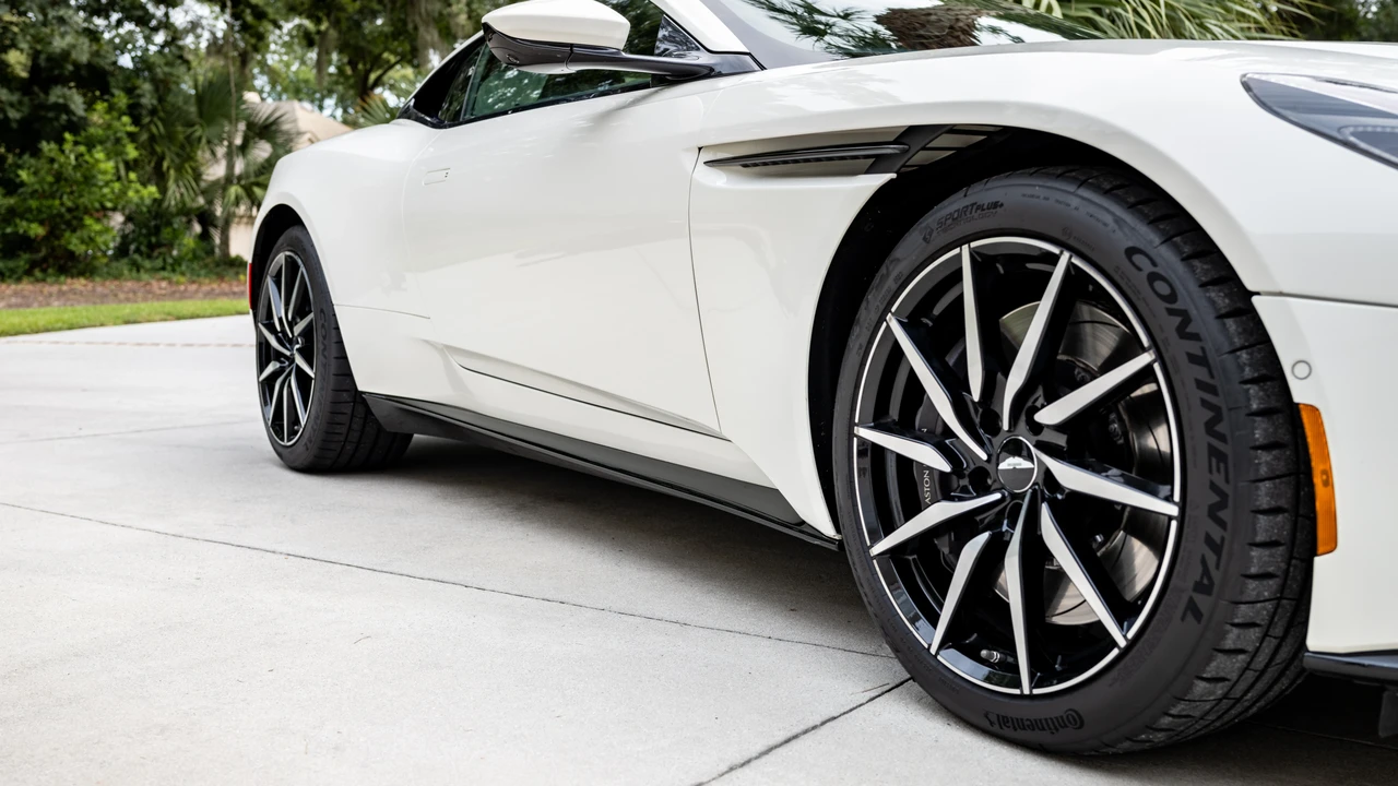 2018 Aston Martin DB11 V8 - Image 14 of 31