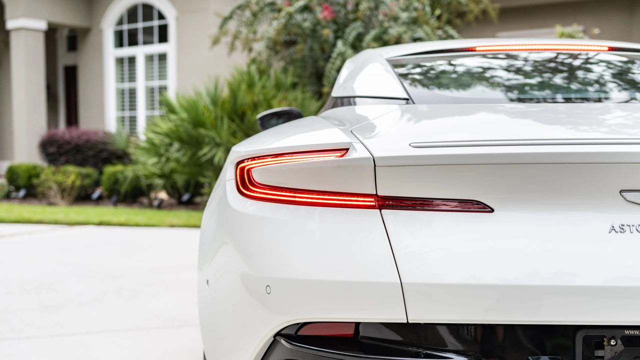 2018 Aston Martin DB11 V8 - Image 27 of 31