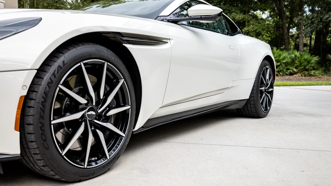 2018 Aston Martin DB11 V8 - Image 13 of 31