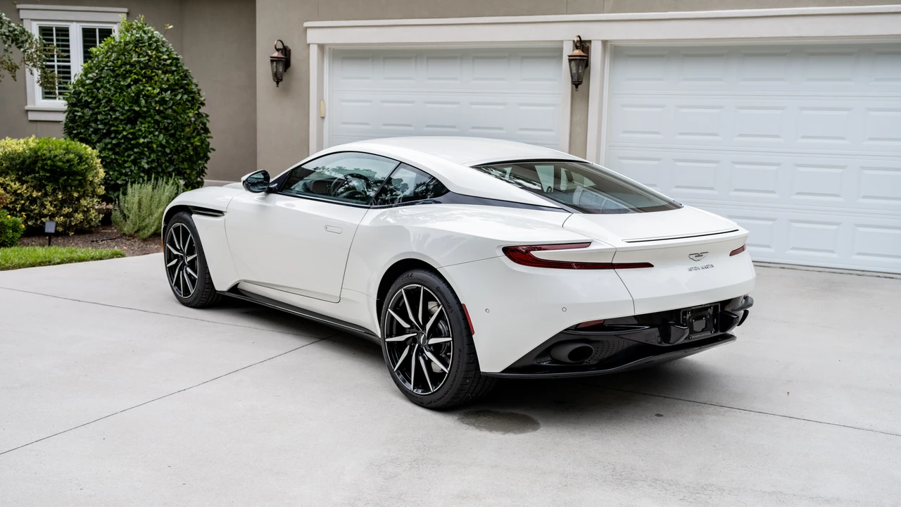 2018 Aston Martin DB11 V8 - Image 7 of 31