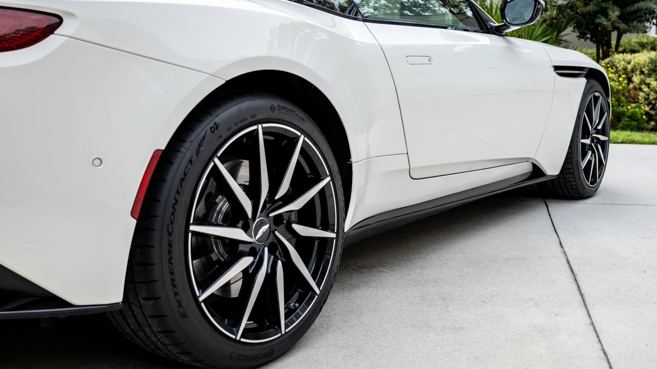 2018 Aston Martin DB11 V8 - Image 17 of 31