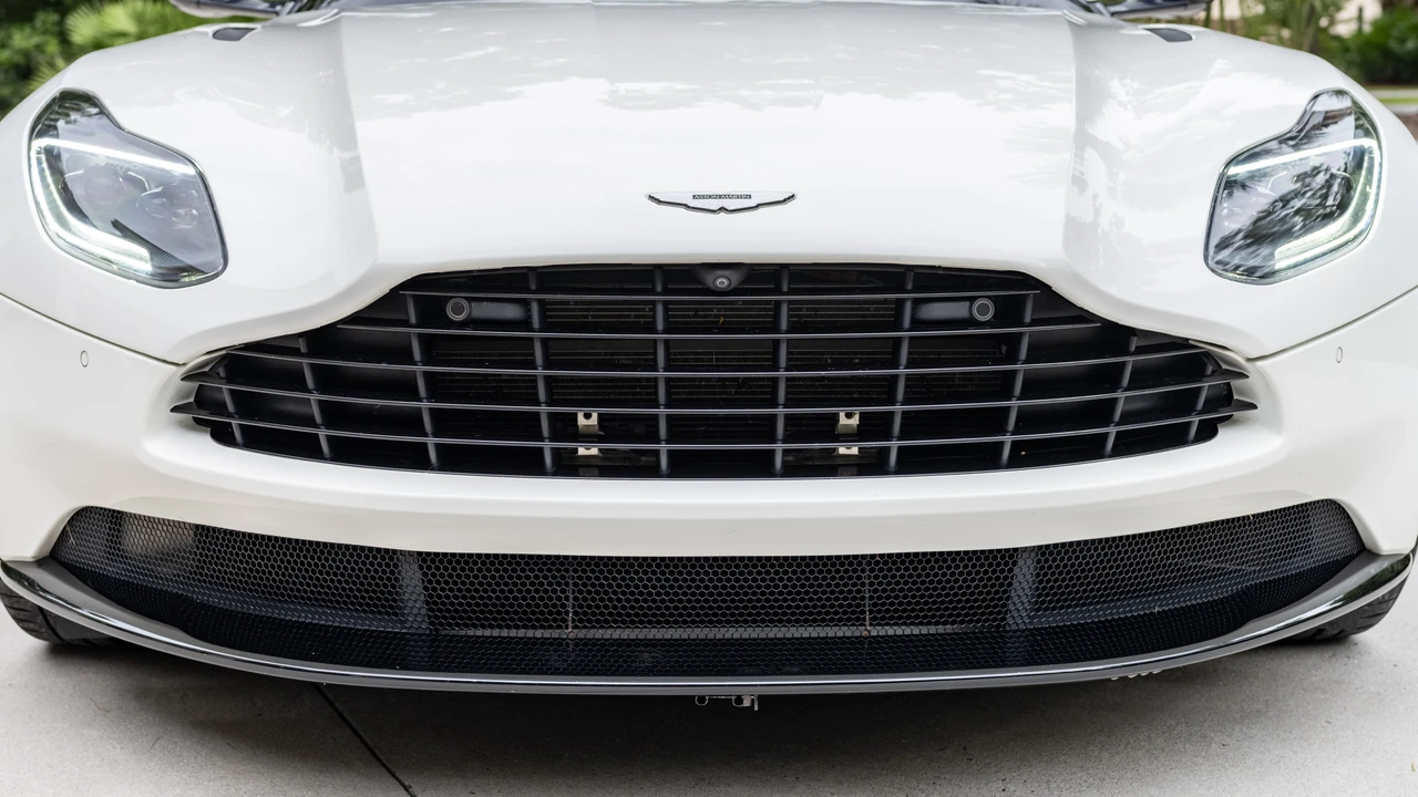 2018 Aston Martin DB11 V8 - Image 19 of 31