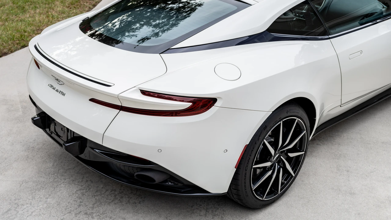 2018 Aston Martin DB11 V8 - Image 11 of 31