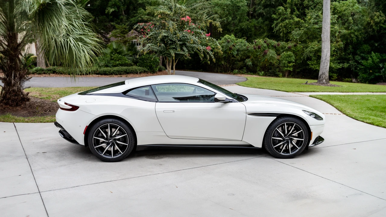 2018 Aston Martin DB11 V8 - Image 8 of 31