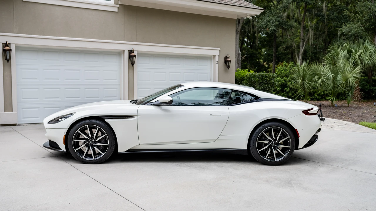 2018 Aston Martin DB11 V8 - Image 9 of 31