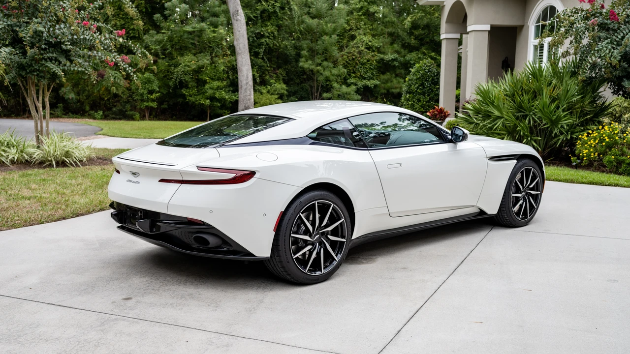 2018 Aston Martin DB11 V8 - Image 6 of 31