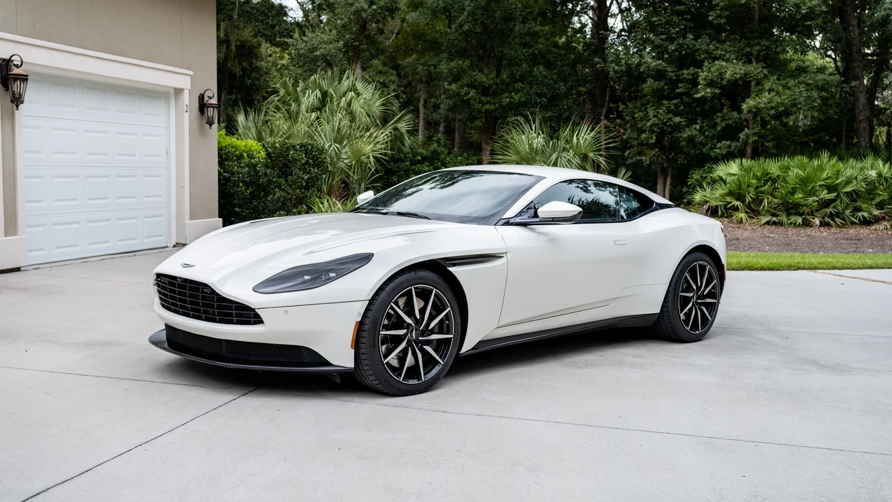 2018 Aston Martin DB11 V8 - Image 5 of 31