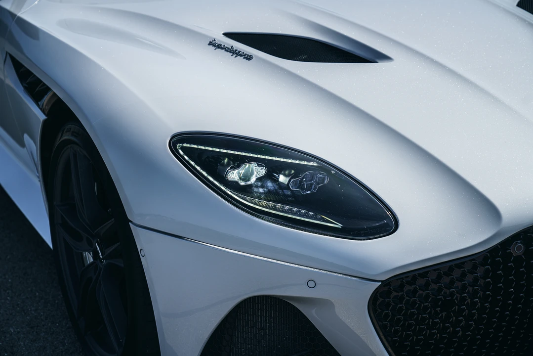 2018 Aston Martin DBS Superleggera - Image 11 of 31