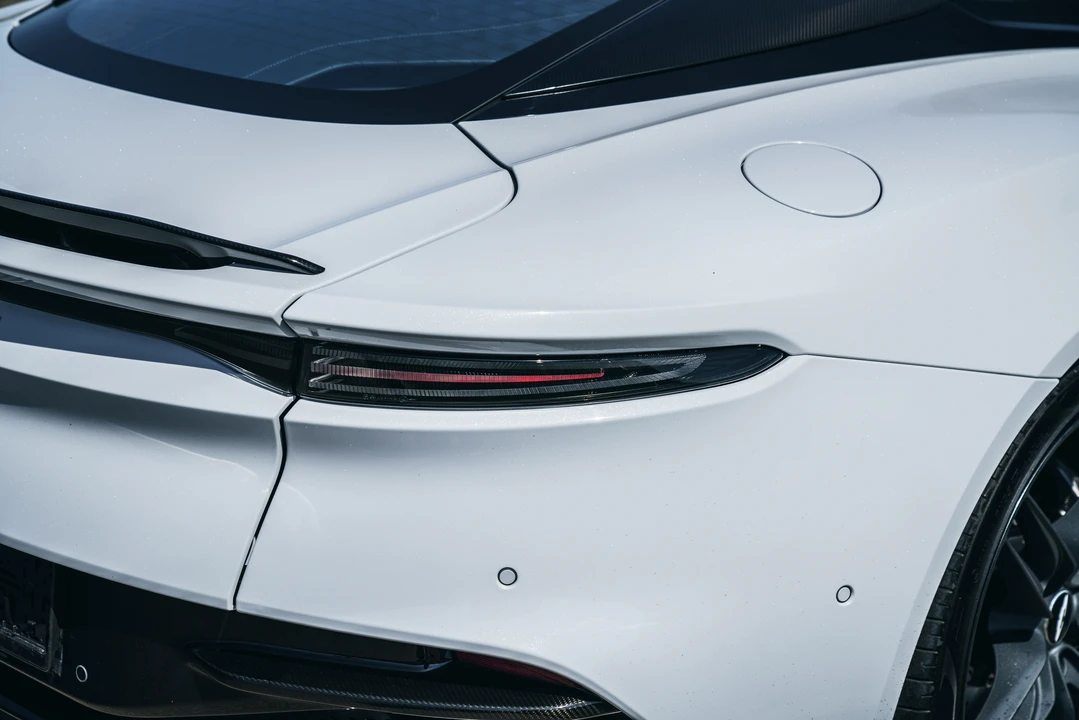 2018 Aston Martin DBS Superleggera - Image 27 of 31