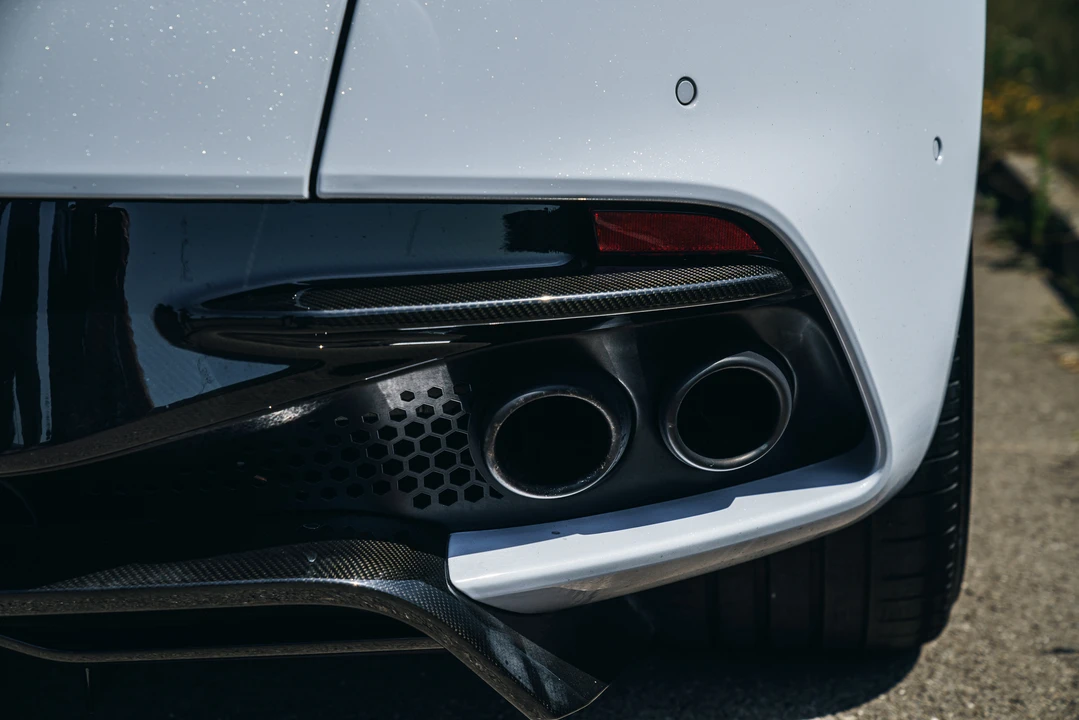 2018 Aston Martin DBS Superleggera - Image 28 of 31