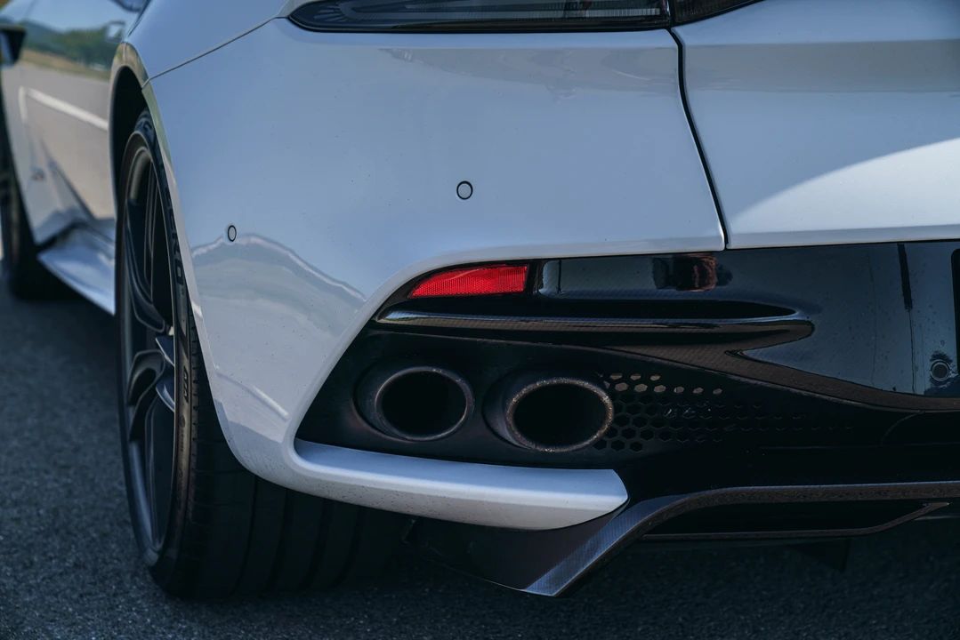 2018 Aston Martin DBS Superleggera - Image 29 of 31