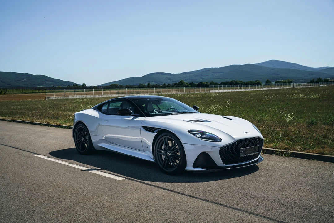 2018 Aston Martin DBS Superleggera - Image 3 of 31